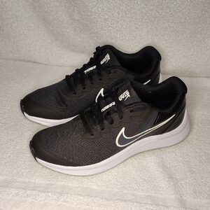 Nike Star Runner 3 in Black and Smoke Grey